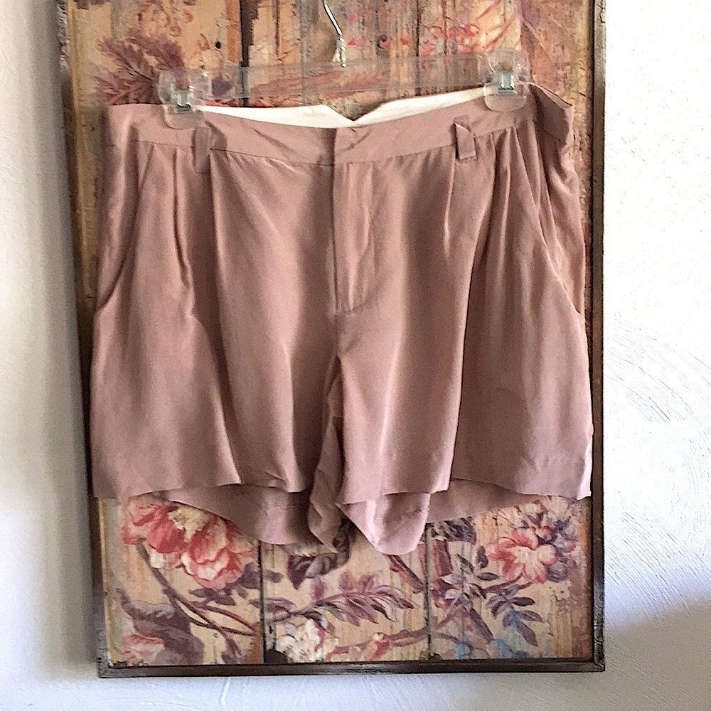 NEW 💯% SILK BLUSH PINK BOHO DRESS SHORTS M